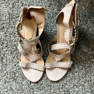 Only when one time. Zip up wedges.